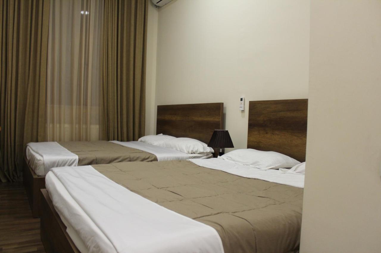 Brok'S Hotel Tbilisi Buitenkant foto