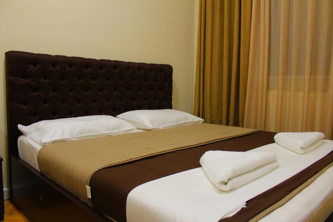 Brok'S Hotel Tbilisi Buitenkant foto