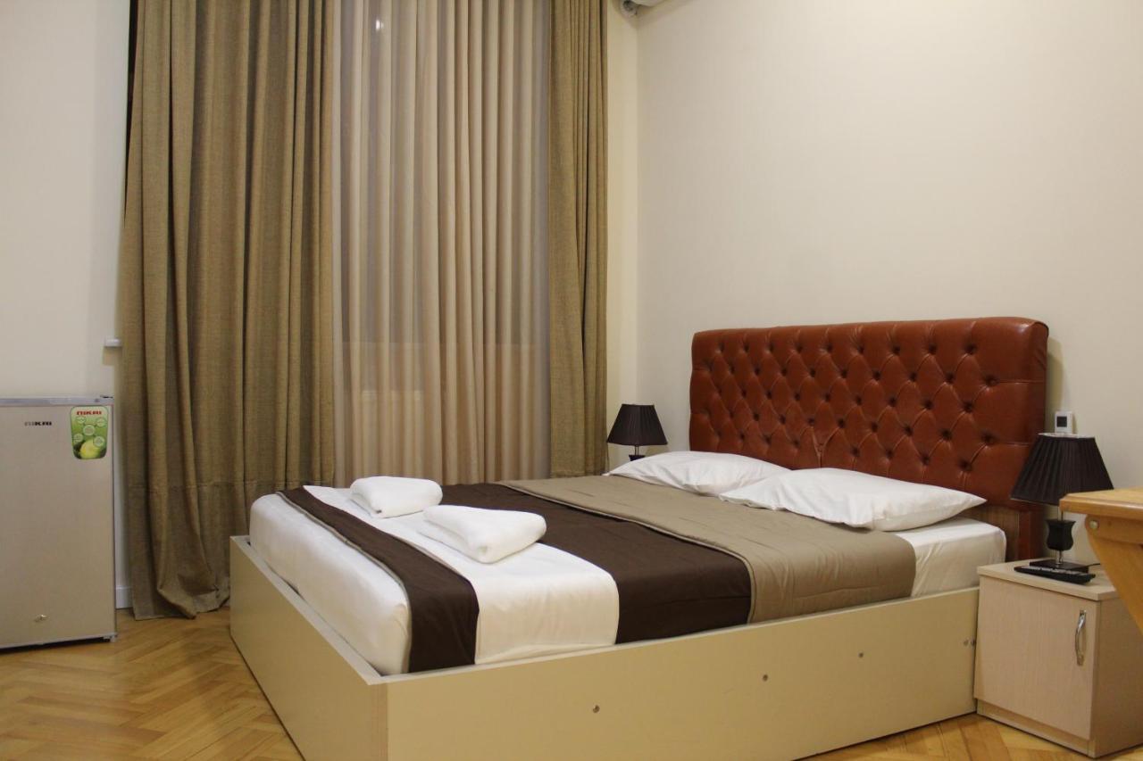 Brok'S Hotel Tbilisi Buitenkant foto