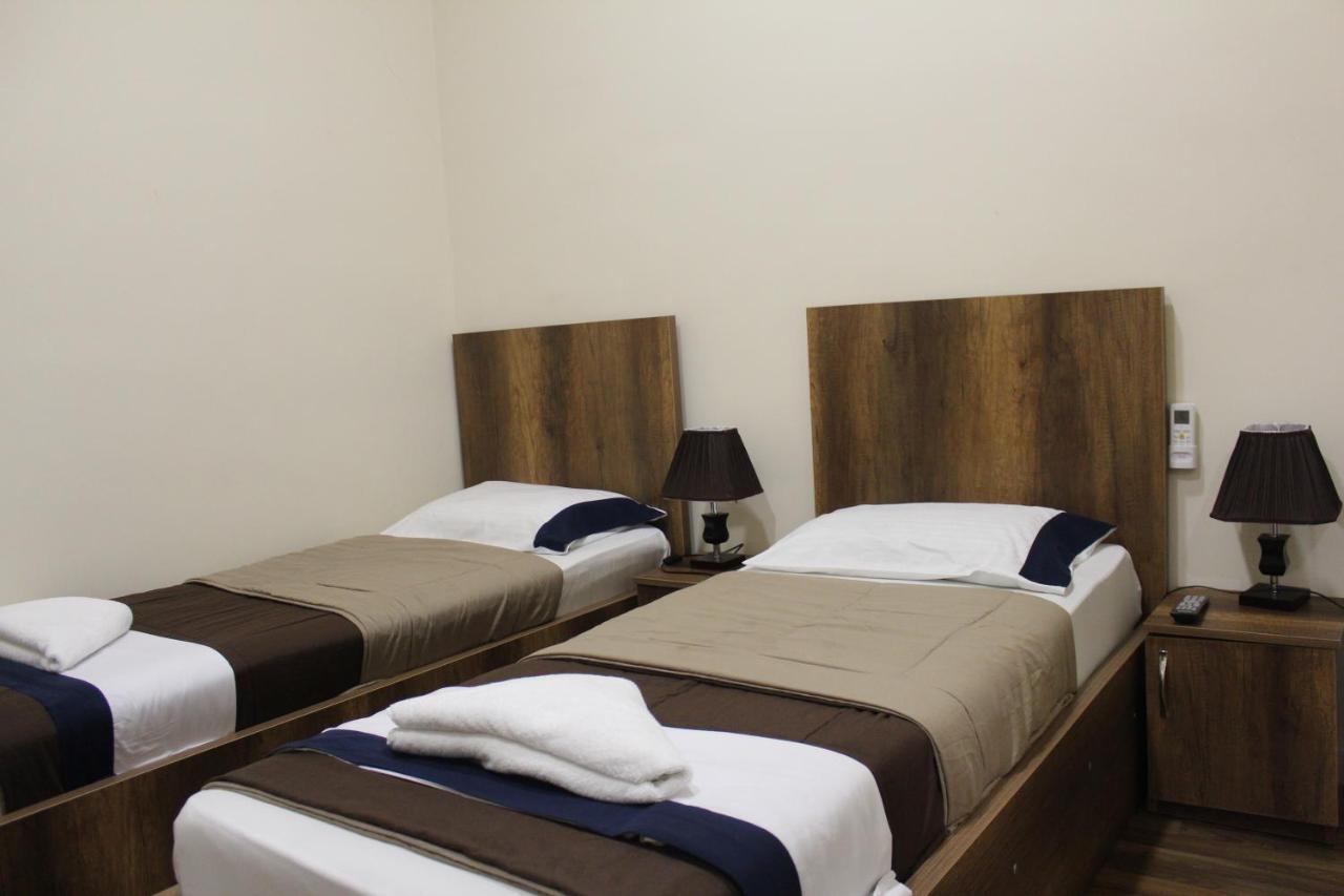 Brok'S Hotel Tbilisi Buitenkant foto